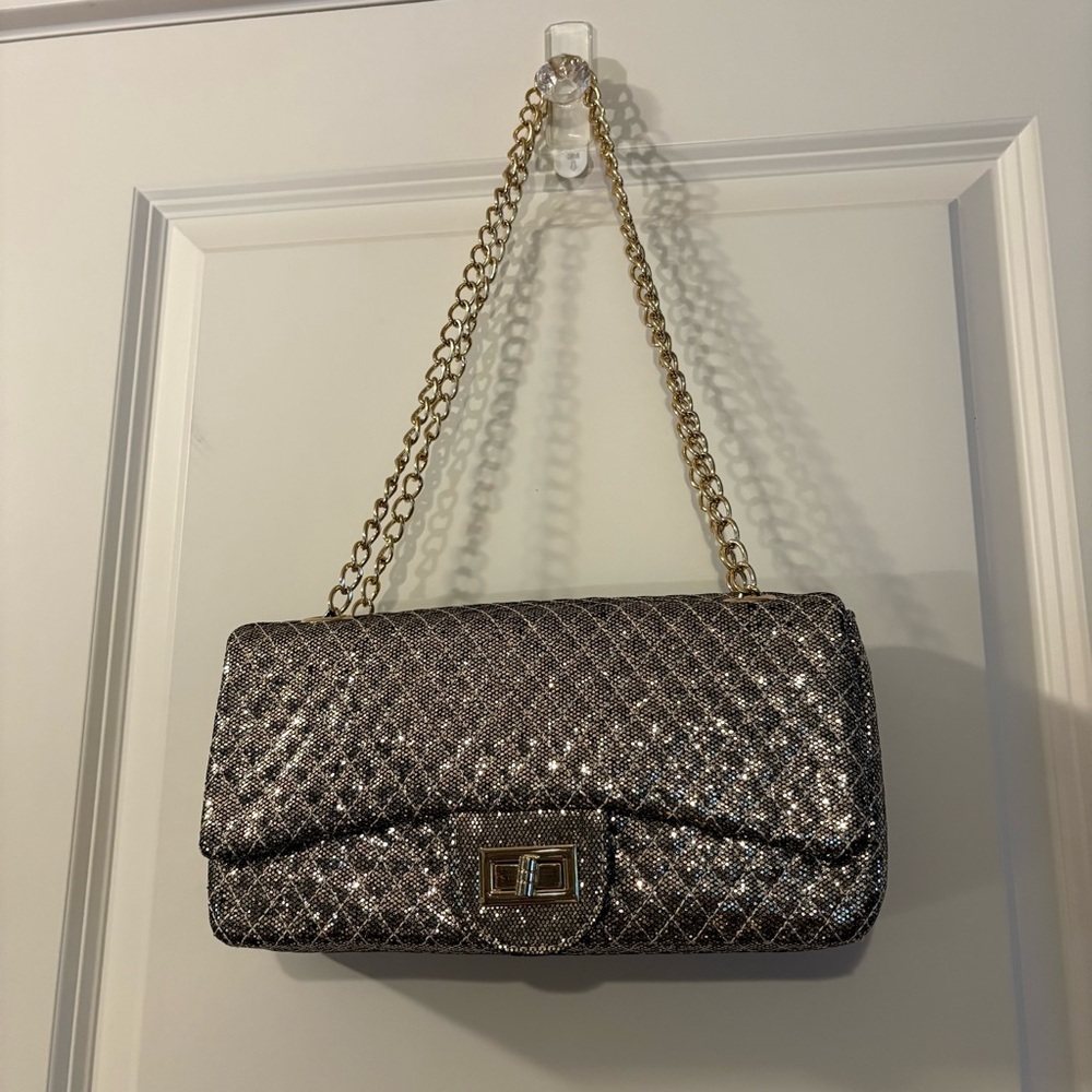 Elegant Gold Quilted Look Chain Bag